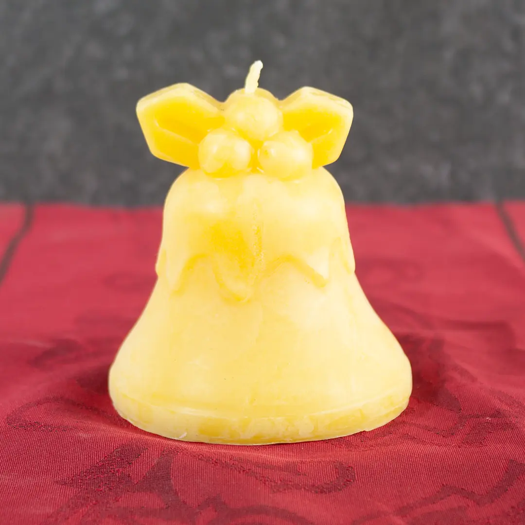 Goldgelbe Bienenwachs-Kerze in Form einer Glocke mit dekorativer Schleife